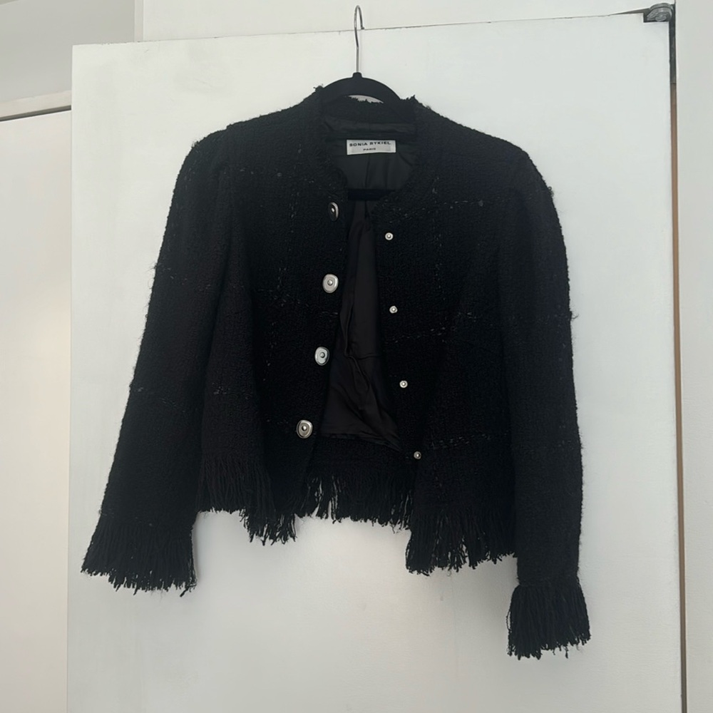Cropped black jacket